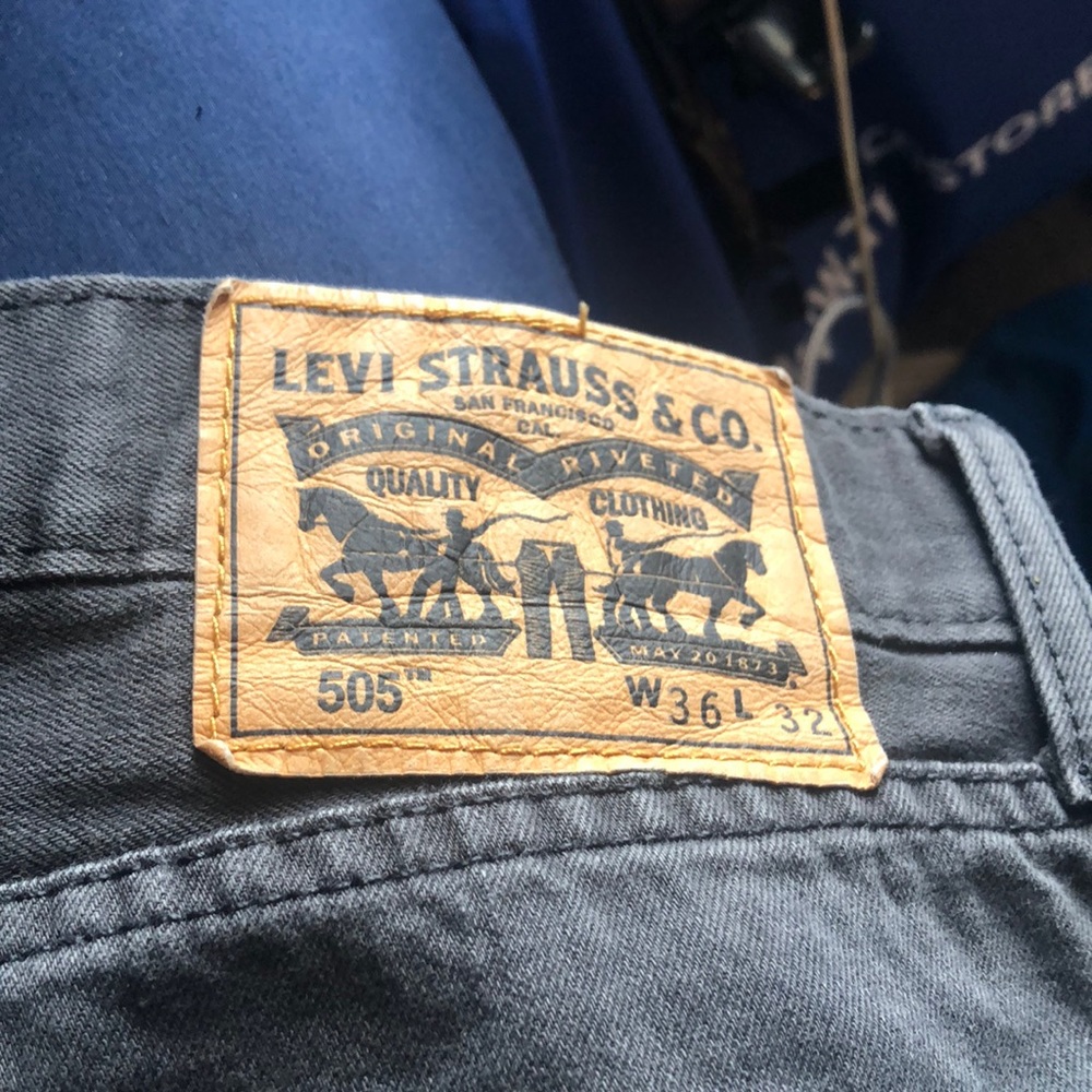 Smoke free home Levi’s 505 gray